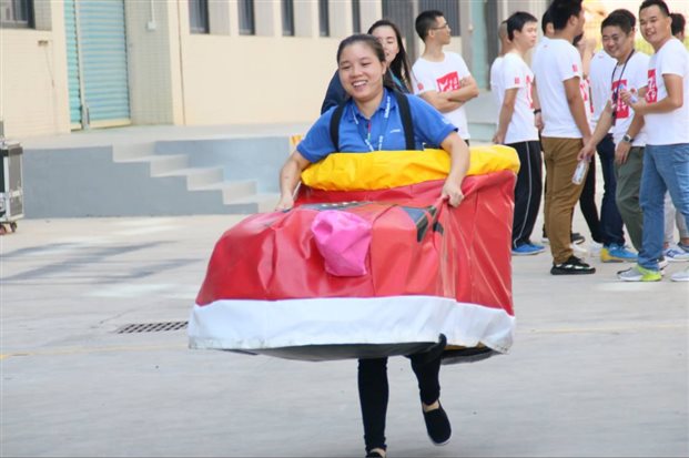 看我多了一只“欢乐的大脚”，瞬间脚底生风！